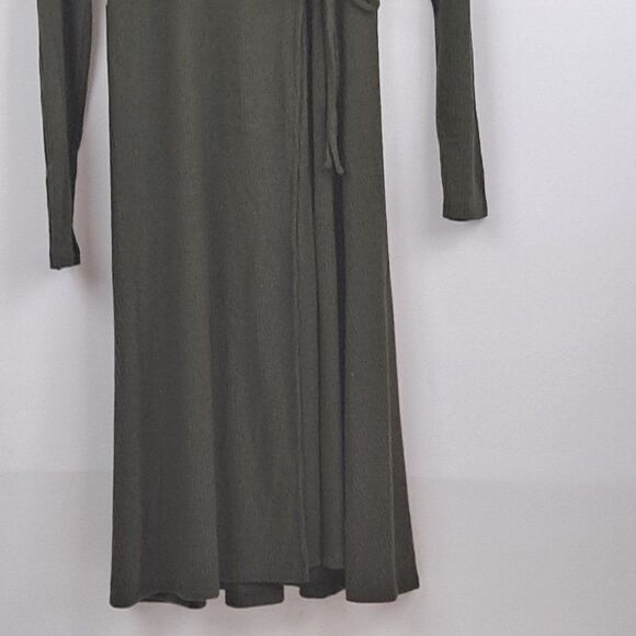 Ladies wrap front dress NWT - Picture 3 of 11